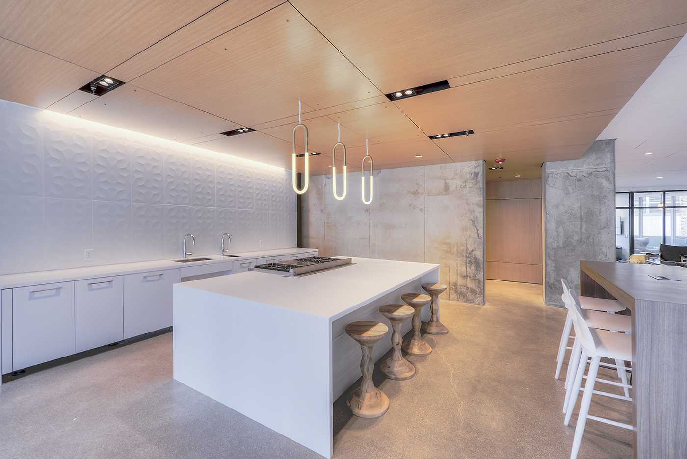 Quartz vs. Recycled Glass Countertops